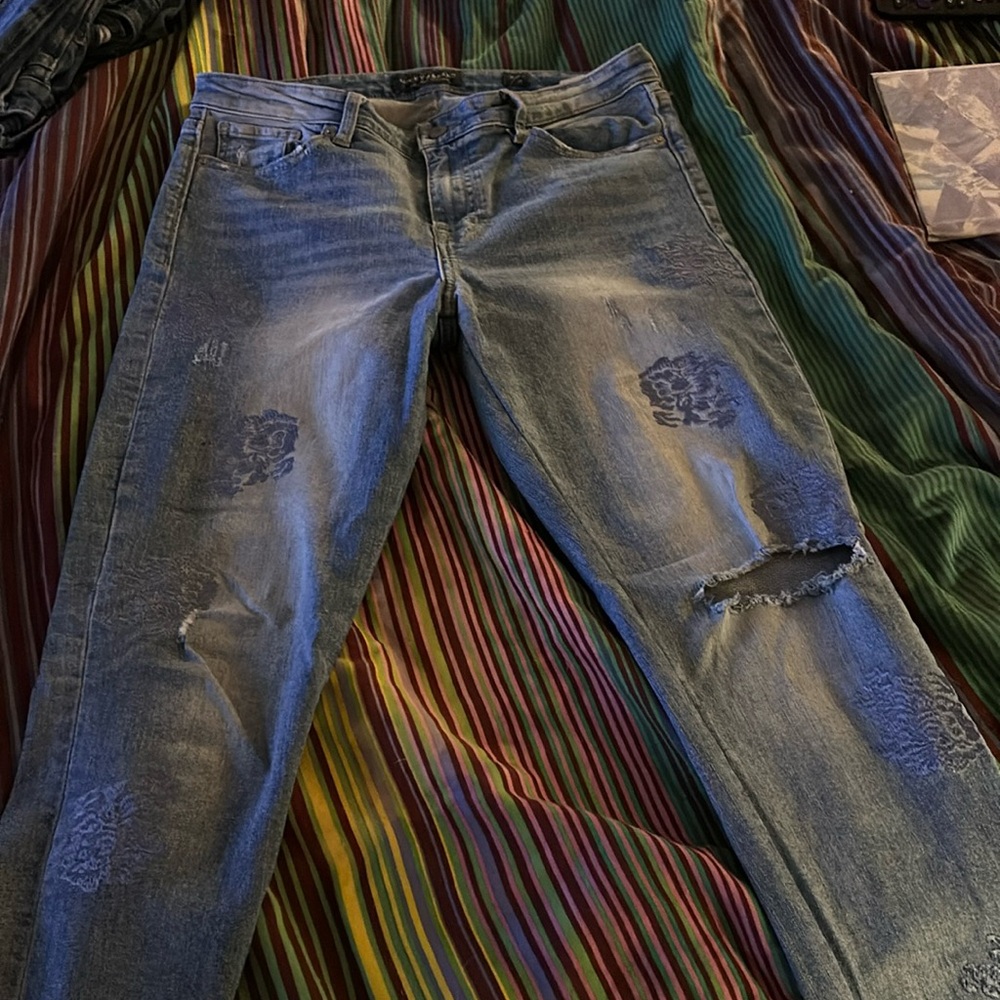 Lucky brand embroidered jeans size 8